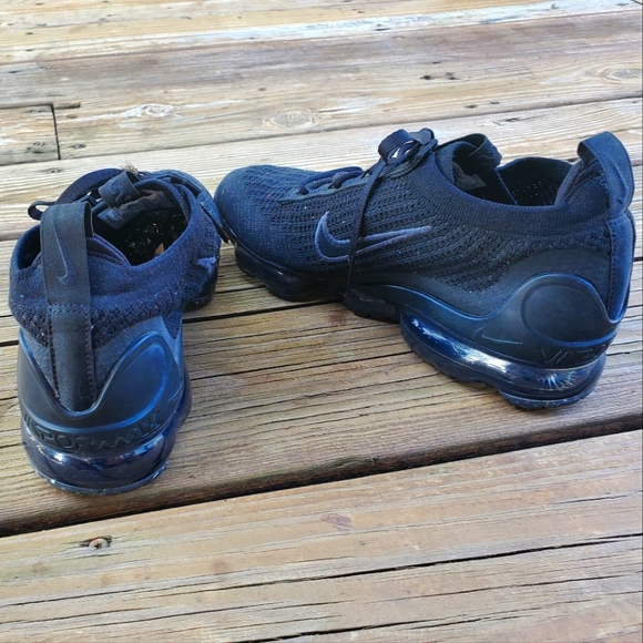 Nike VaporMax FlyKnit - Picture 2 of 3